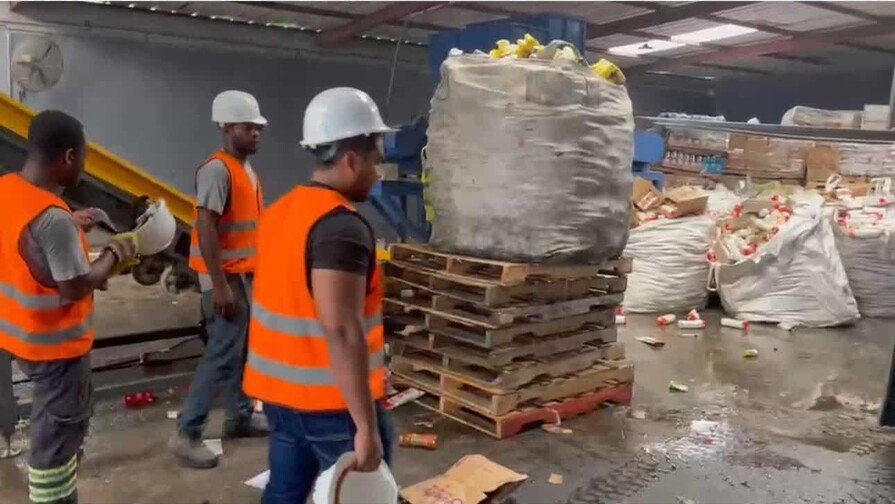 ¡Jevi! Pro Consumidor hace un ‘recojo’ con comida dañá en San Cristóbal Jevi! Pro Consumidor hace un recojo con comida dañada en San Cristóbal