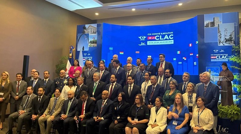 RD se ‘mete en la pista’ para un ‘viaje’ de conexiones aéreas con Sudamérica República Dominicana busca ampliar conexiones aéreas con Sudamérica