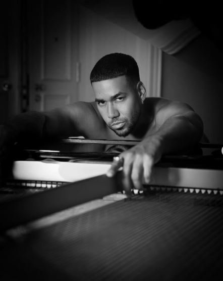 ¡El Rey de la Bachata de ‘chercha’ por sus 45 años! El Rey de la Bachata celebra sus 45 años con humor