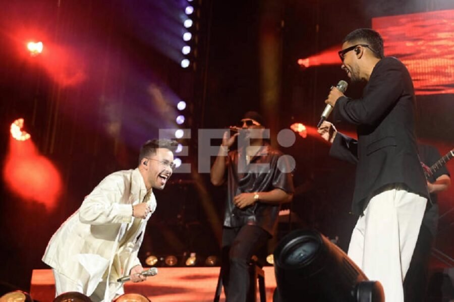 ¡A Coruña se puso ‘bacana’ con el ‘coro’ de Romeo y Prince Royce! A Coruña se puso bacana con el coro de Romeo y Prince Royce