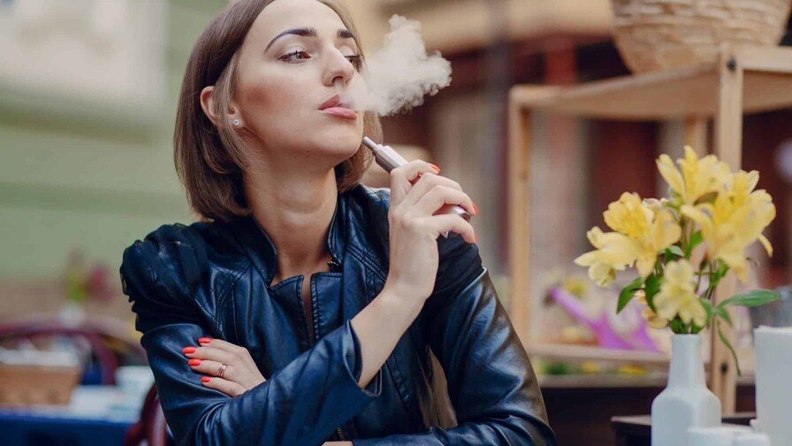 ¡Se acabó el ‘coro’ del humo! Salud Pública le echa un ojo a los vapes en sitios cerrados Salud Pública busca prohibir vapes en sitios cerrados