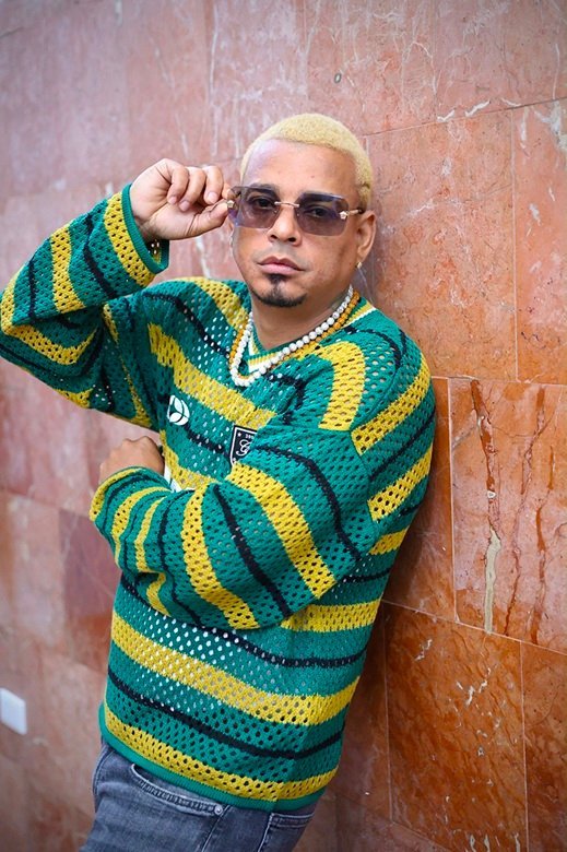 Tito Swing suelta un palo: Mi cuarto no son pa' ti pone la calle a gozar