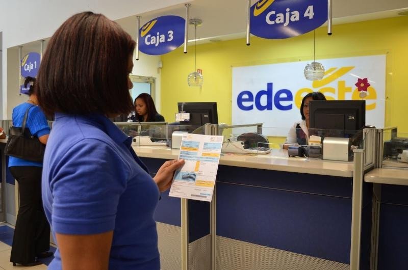 ¡Qué ‘Vaina’! Las ‘Alzas Injustificadas’ en las Facturas de Electricidad Tienen al País con los Pelos de Punta Quejas por Alzas Injustificadas en Facturas de Electricidad Continúan Preocupando a los Dominicanos