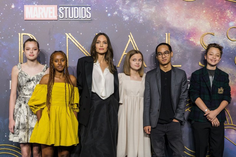 ¡Qué ‘rollo’! Los hijos de Angelina Jolie y Brad Pitt le dicen adiós al apellido de papá Los hijos de Angelina Jolie y Brad Pitt le dicen adiós al apellido de papá