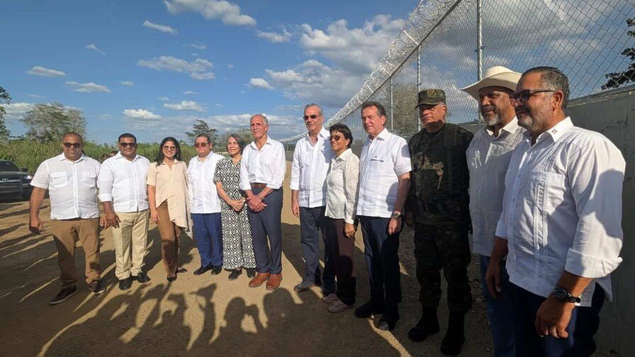 ¡Klk en la frontera! Abinader exhibe su ‘operativo bacano’ en Dajabón Abinader Exhibe Frontera Militarizada en Dajabón