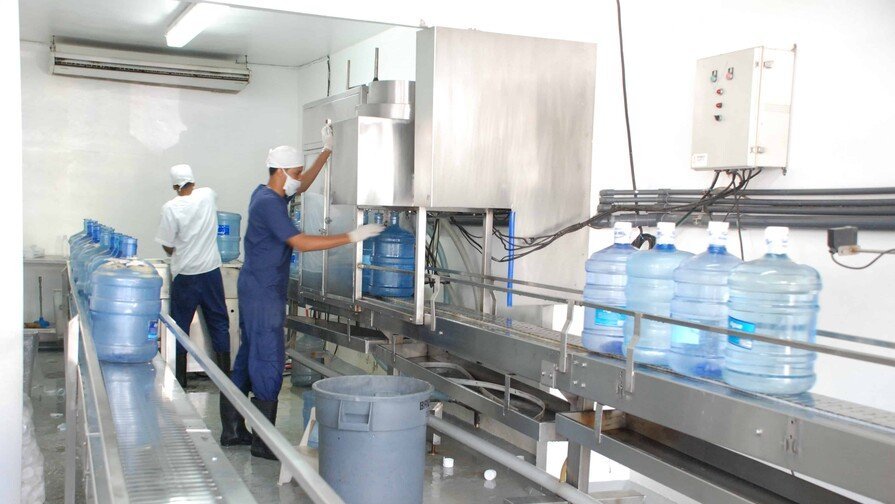 El ‘Klk’ del Agua de Botellón: ¡Alerta con lo que beben los dominicanos! Análisis del Agua de Botellón: Diferencias entre Grandes y Pequeñas Purificadoras