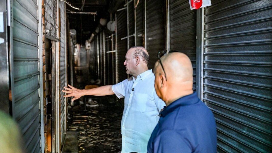 ¡Tremenda Vaina! Alcalde de Santiago le mete al ‘tigueraje’ para levantar el Mercado Modelo tras incendio Alcalde de Santiago inspecciona Mercado Modelo tras incendio