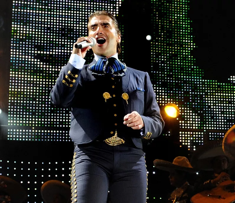 Alejandro Fernández armará un ‘coro’ inolvidable en Punta Cana, ¡klk! Alejandro Fernández armará un coro inolvidable en Punta Cana, klk!