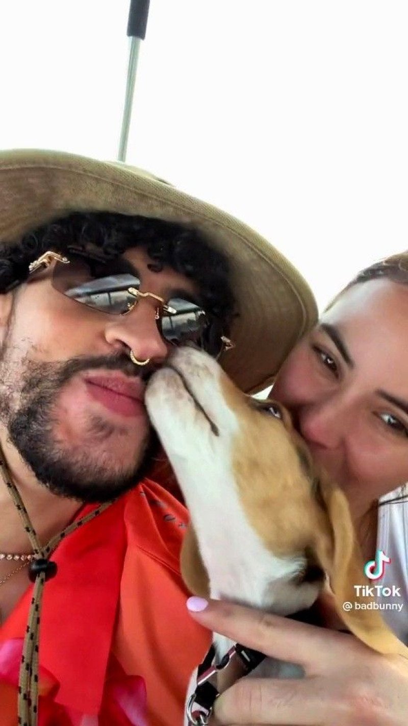 La Cachirula de Bad Bunny se luce en Dogue