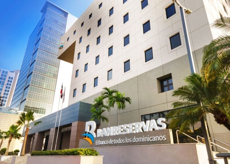 Banreservas ‘Apretando’ con su Calificación AAA: ¡Un ‘Palo’ Financiero para el País! Banreservas Apretando con su Calificacion AAA: Un Palo Financiero para el Pais