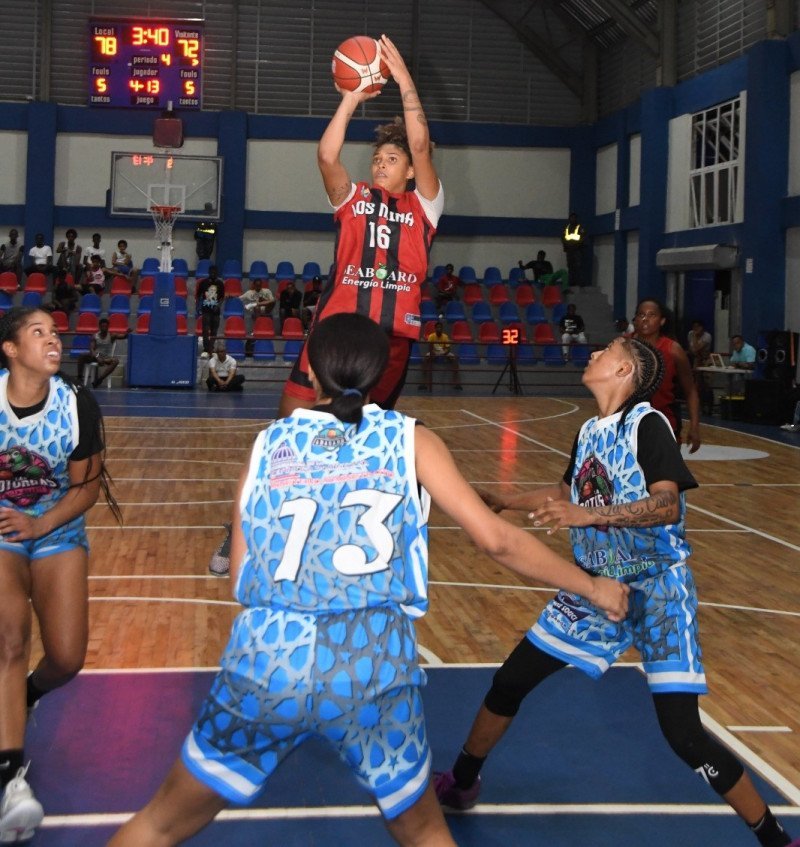 ¡Qué ‘vaina’ buena! Leñeras de Los Mina y Caribes de Sabana Perdida se lucen en el TBS Femenino 2026 Leñeras de Los Mina y Caribes de Sabana Perdida se lucen en el TBS Femenino 2026