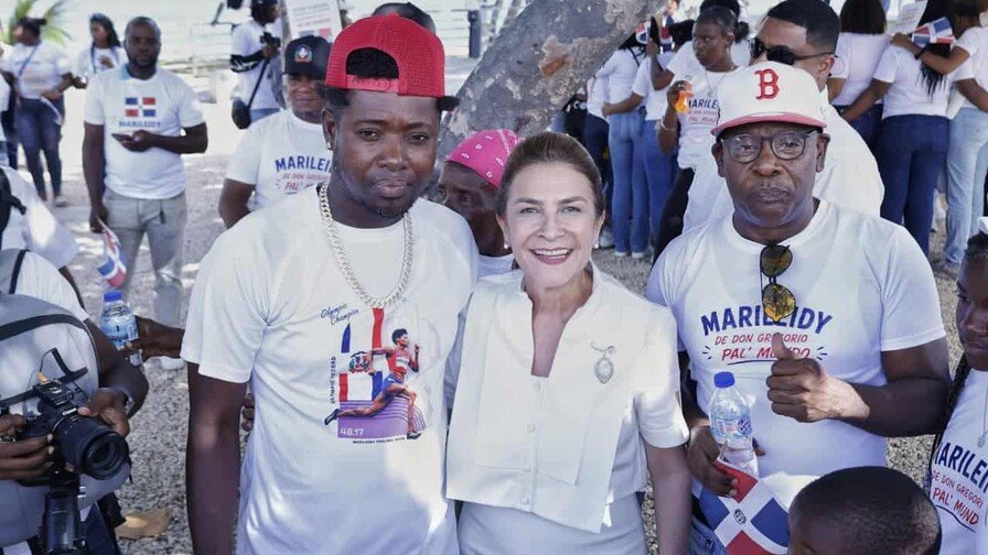 ¡Bacano! Carolina Mejía Arma ‘Coro’ de Apoyo para Marileidy Paulino en Aniversario de Santo Domingo Bacano Carolina Mejía Arma Coro de Apoyo para Marileidy Paulino en Aniversario de Santo Domingo
