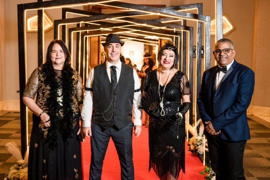 Catalonia Santo Domingo Arma un Coro Bacano con su Adelanto Navideño Estilo Gatsby