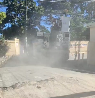 ¡Qué Vaina! El Polvo Ahoga Vista Bella II: Un ‘Lío’ de Salud Pública en Santo Domingo Este El Polvo Ahoga Vista Bella II: Un Problema de Salud Pública en Santo Domingo Este