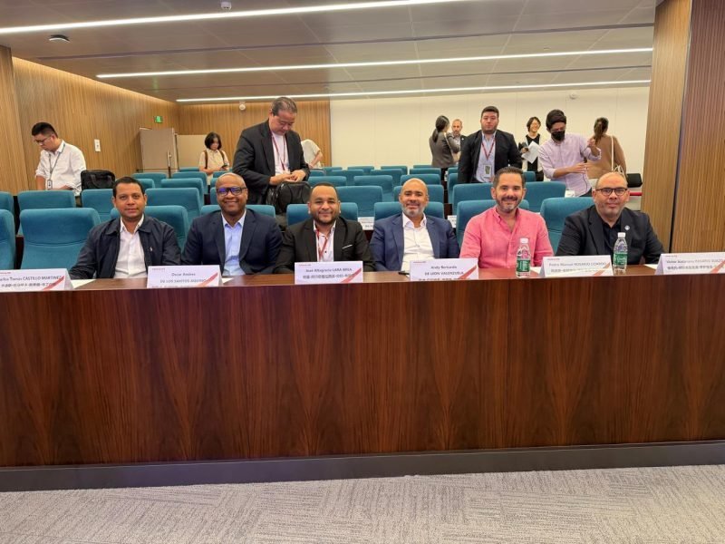 Salud 2.0: Director del Ney Arias Lora se Pone las ‘Pilas’ en China con IA Salud 2.0: Director del Ney Arias Lora se Pone las Pilas en China con IA