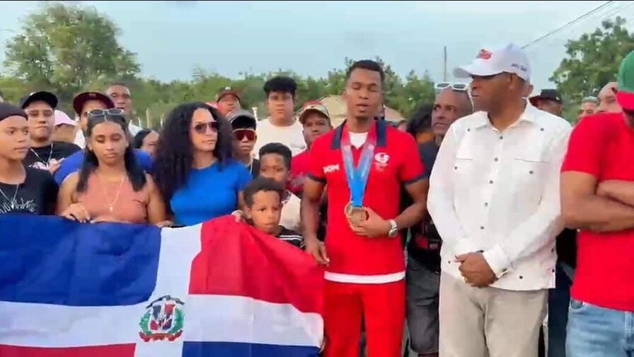 ¡Qué ‘vaina’! Melvin Marcelino clama por carretera en Montecristi tras su doble medallón Que vaina! Melvin Marcelino clama por carretera en Montecristi tras su doble medallon
