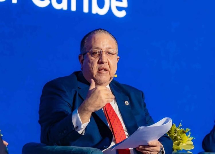 Expertos Diseñan Ruta para el Crecimiento Sostenido Dominicano