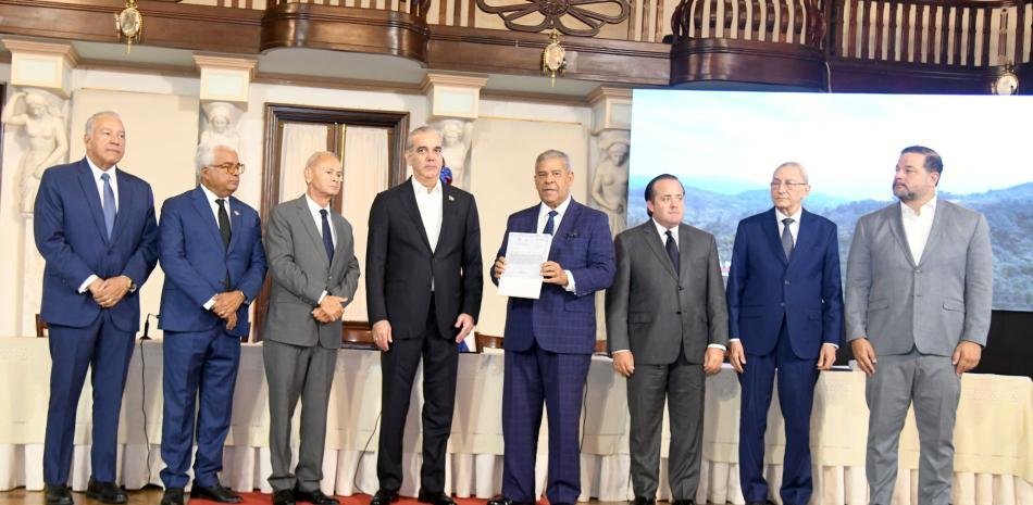 ¡Qué Vaina Bacana! Gobierno le mete mano al ‘tigueraje’ con la Titulación de Parques Nacionales Gobierno formaliza Titulación de Parques Nacionales
