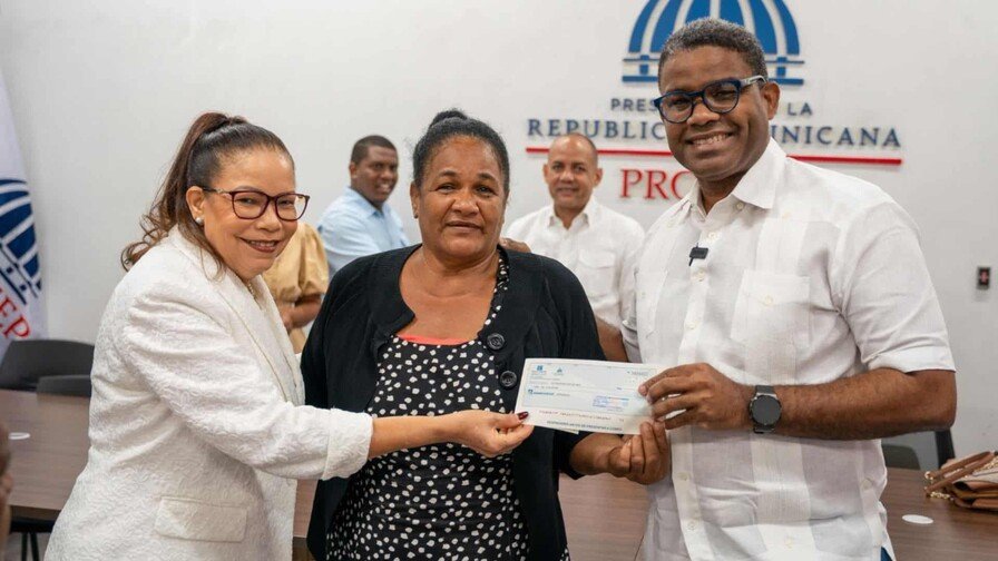 Que Vaina Bacana! Entrega de Ayudas Economicas a Comerciantes en Manoguayabo