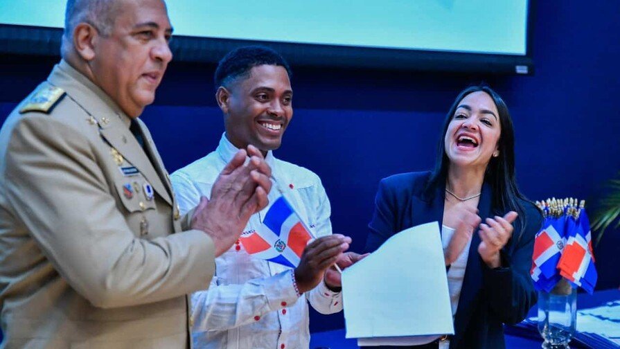 ¡Qué ‘vaina’ más chula! Faride Raful integra 182 nuevos dominicanos Faride Raful integra 182 nuevos dominicanos