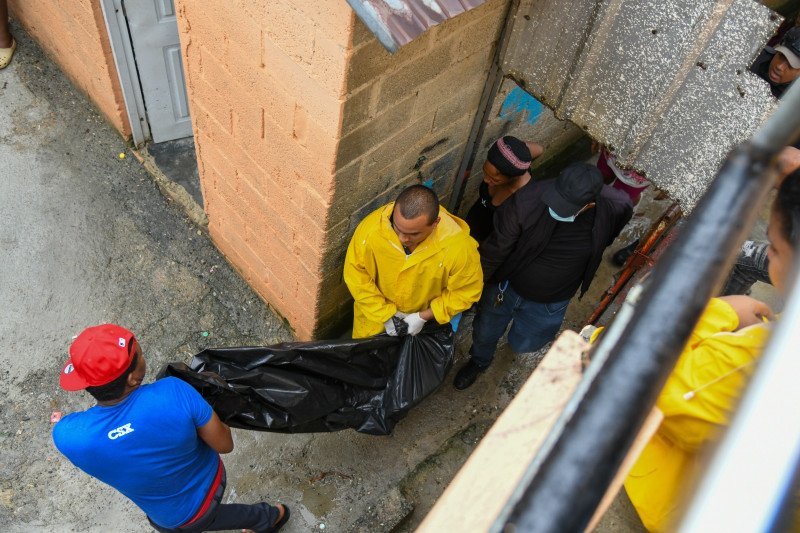 Feminicidios: Una ‘Vaina’ Que Sigue Tiñendo de Luto Nuestro Patio Dominicano Feminicidios: Luto en el Patio Dominicano por Violencia de Género