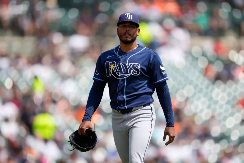 Freddy Peralta se ‘Lució’: ¡Un Palo de Victoria para los Rays! Freddy Peralta se Lucio Un Palo de Victoria para los Rays