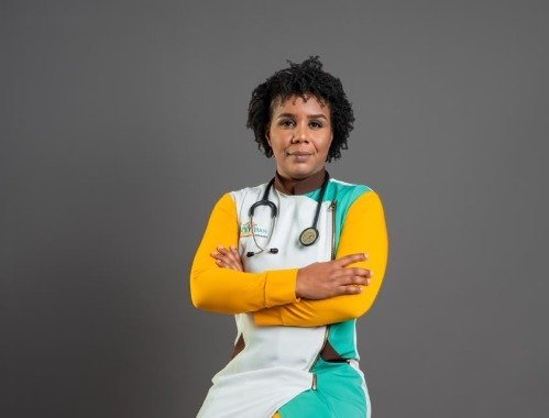 Cuidado con el bochorno: La geriatra Cristián Bruján alerta sobre el calor extremo para los adultos mayores