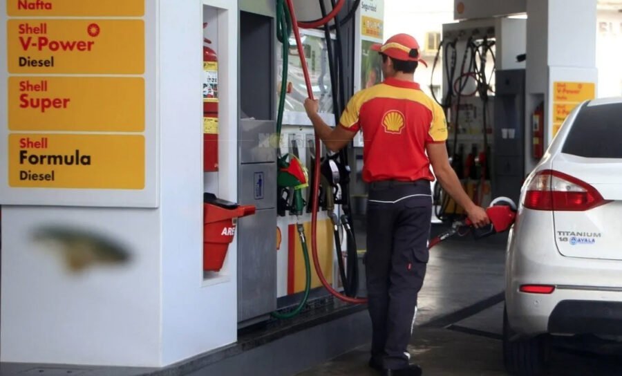 ¡Un ‘apretón’ al bolsillo! Gobierno sube precios de gasolina y gasoil Gobierno sube precios de gasolina y gasoil