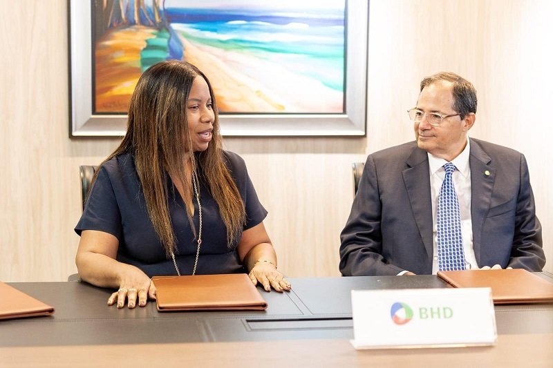 ¡A Ponerse Las Pilas! IFC y BHD Sueltan un ‘Dique’ de US$155 Millones para Finanzas Sostenibles en RD IFC y BHD Impulsan Financiamiento Sostenible con Inversión de US$155 Millones en República Dominicana