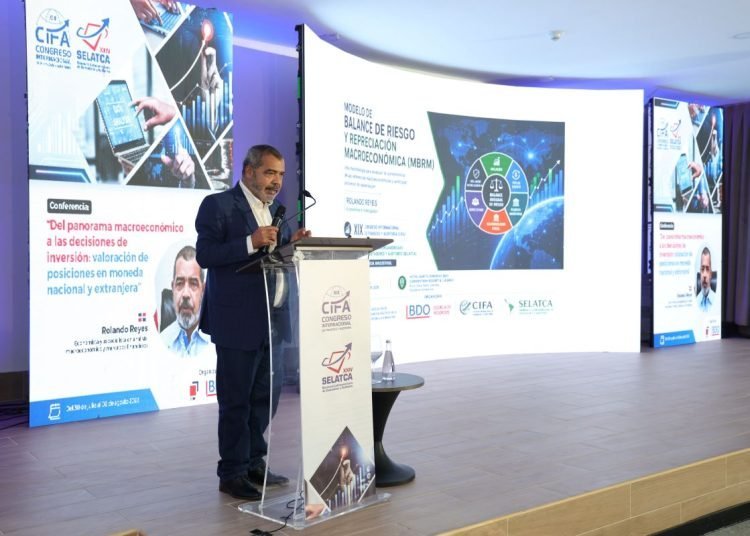 Riesgo Financiero: El ‘Mambo’ del Economista Rolando Reyes en el CIFA-Selatca Riesgo Financiero: La presentación del Economista Rolando Reyes en el CIFA-Selatca