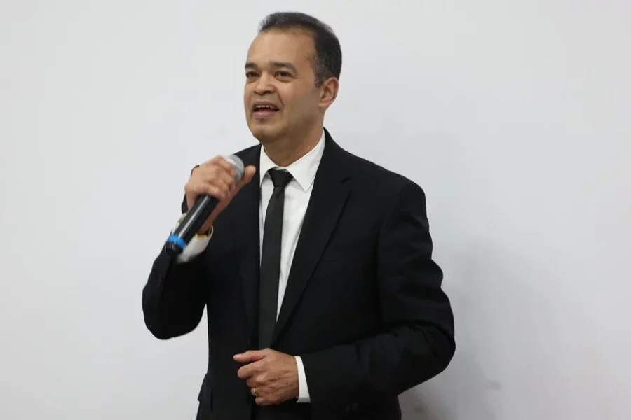 Alex Bueno: ¡Su Música Sigue ‘Pegá’ en Spotify y Rompiendo la Vaina! Alex Bueno: Su Música Sigue Liderando en Spotify Tras su Partida
