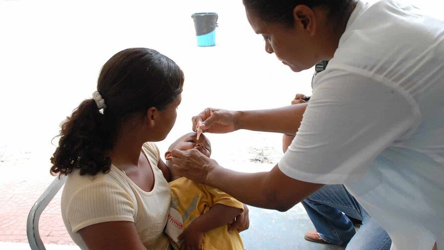 Pediatras Dominicanos No Ceden con el Esquema de Vacunación Infantil