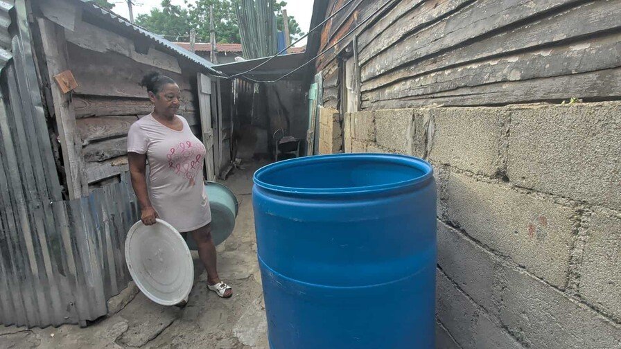 ¡La ‘Vaina’ del Agua en Dajabón! Familias en ‘Aprietos’ por la escasez La escasez de agua en Dajabón: Familias en aprietos
