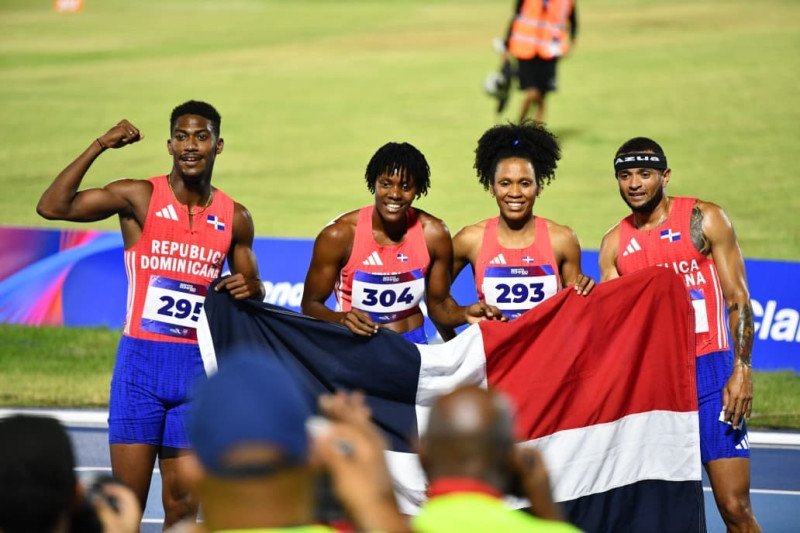 ¡Qué ‘Vaina’ Buena! RD Rompe Récords con Oro en Relevo Mixto 4×400 Republica Dominicana Rompe Records con Oro en Relevo Mixto 4x400
