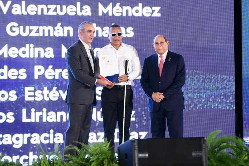 ¡Bacano! Mescyt Suelta un Viaje de ‘Becas Internacionales’ y el Programa ‘Excelencia Sin Barreras’ Mescyt entrega becas internacionales y lanza programa Excelencia Sin Barreras