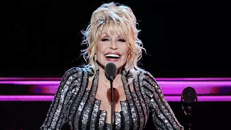 Miley, Obama y Elton John dicen adiós a Dolly Parton: una leyenda