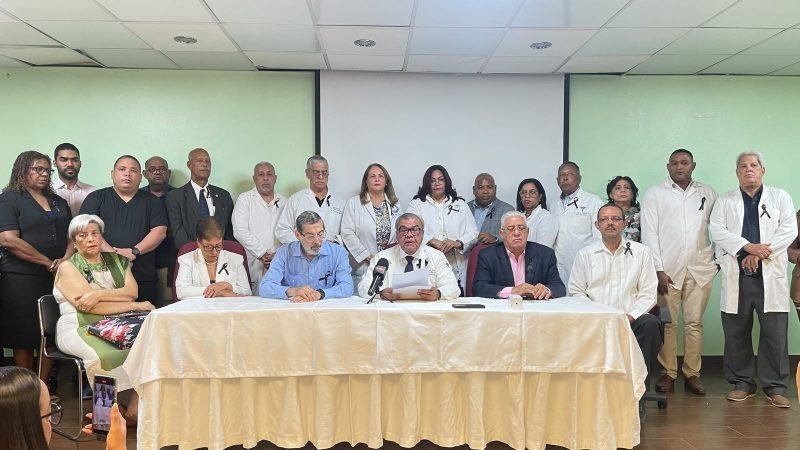 ¡La ‘vaina’ está prieta! Médicos denuncian crisis en el sector salud y ‘cuestionan’ al CMD Médicos denuncian crisis en el sector salud y cuestionan al CMD