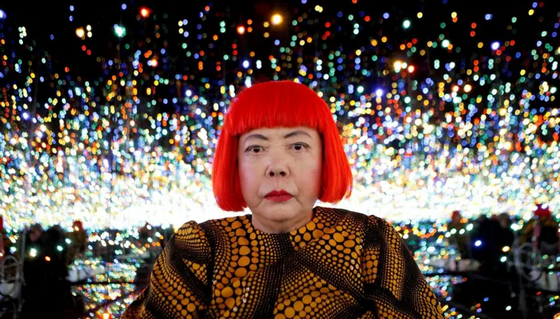 Adios a la artista mas bacana: Yayoi Kusama deja un viaje de lunares infinitos