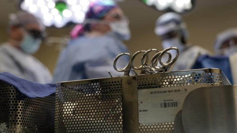¡Qué Vaina! Mujer Casi Pierde la Vida por Cirugía de ‘Barbero Médico’ Mujer casi pierde la vida por cirugía de barbero-médico