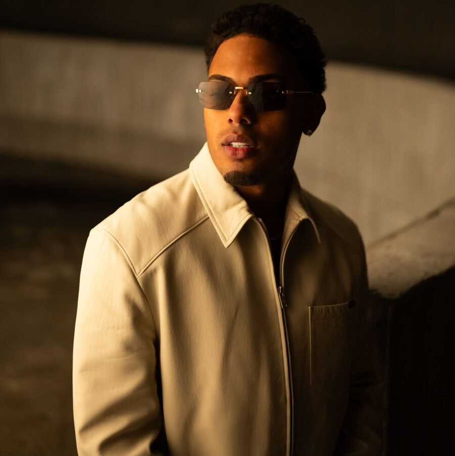 Myke Towers estrena ‘Carita Feliz’: Un mensaje ‘jevi’ de pura honestidad Myke Towers estrena Carita Feliz: Un mensaje de pura honestidad