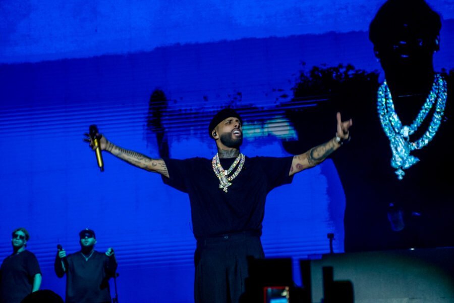 Nicky Jam la armo en grande en la Feria Ganadera con un coro de exitos