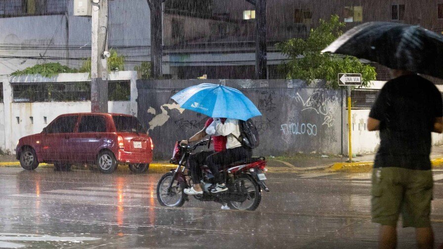 ¡Qué ‘vaina’ con el clima! Nueva Onda Tropical se acerca a RD con su ‘coro’ de lluvias Nueva Onda Tropical se acerca a Republica Dominicana con lluvias