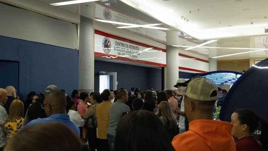 Pausa en Visas de Residencia Afecta a Solicitantes Dominicanos
