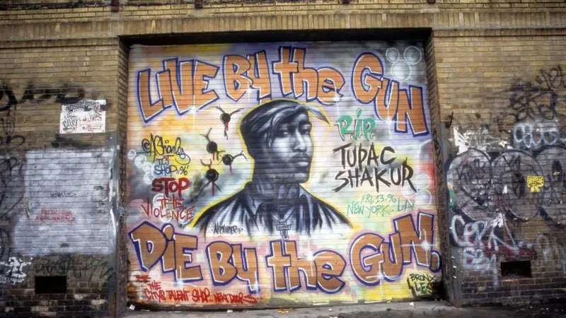Tupac Shakur: El Asesinato que ‘Arranca Fuego’ 30 Años Después Tupac Shakur: El Asesinato que Arranca Fuego 30 Anos Despues