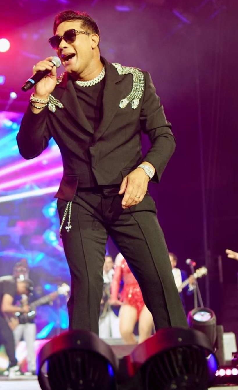 Klk Santiago Raulín Rodríguez Prende la Bachata en el Parque Central