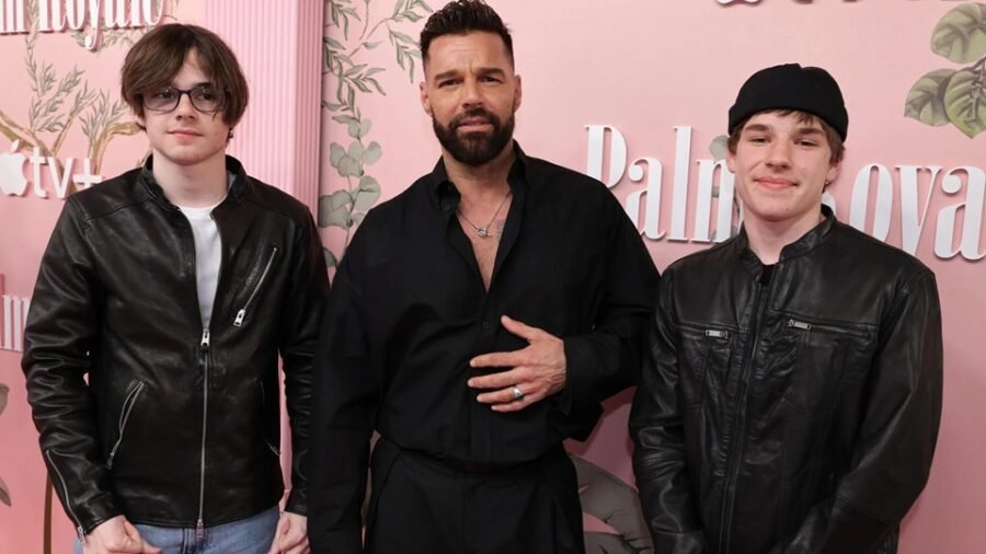 ¡Qué ‘chévere’! Los gemelos de Ricky Martin cumplen 18 años y el ‘coro’ familiar va de lo más bien Los gemelos de Ricky Martin cumplen 18 años y el coro familiar va de lo más bien