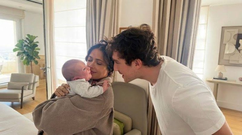 ¡Qué ‘chercha’ más grande! Salma Hayek ahora es abuelastra y le da la bienvenida a ‘Panchito’ Que chercha mas grande Salma Hayek ahora es abuelastra y le da la bienvenida a Panchito
