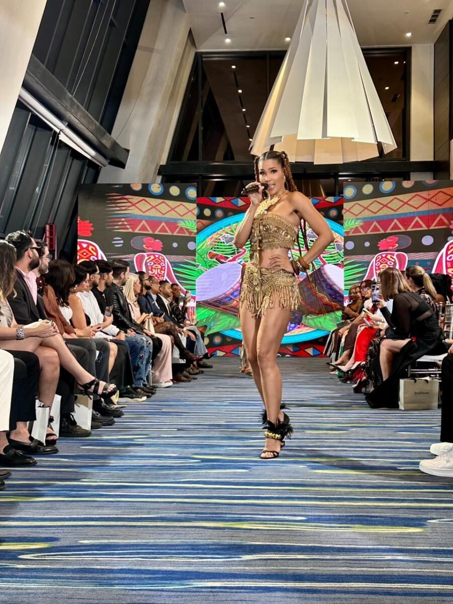 ¡Un ‘Coro’ de ‘Moda y Música’ ‘Jevi’ con Sarodj y Giannina Azar en Santo Domingo! Un Coro de Moda y Música Jevi con Sarodj y Giannina Azar en Santo Domingo