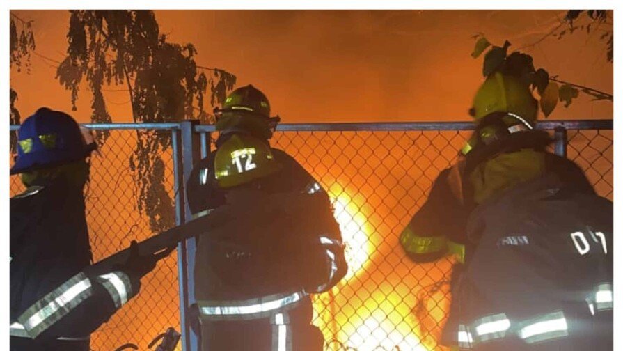 ¡Qué Vaina! Bomberos de Santiago frenan Incendio ‘jevi’ cerca de planta de GLP en La Herradura Bomberos de Santiago frenan Incendio cerca de planta de GLP en La Herradura