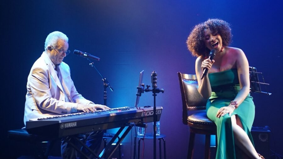 Stephany Ortega: ‘Un Coro Bacano’ de Emociones con ‘Mi Vida en Canciones’ Stephany Ortega: Un Coro Bacano de Emociones con Mi Vida en Canciones